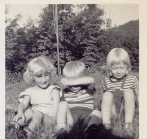 1945 July Carol, John, Fay (1)